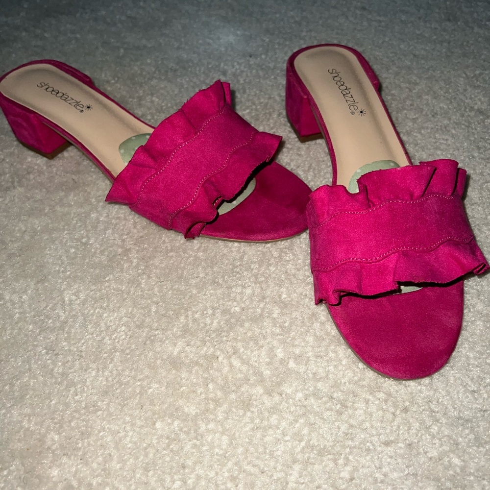 Shoedazzle Pink  ruffle sandal with heel